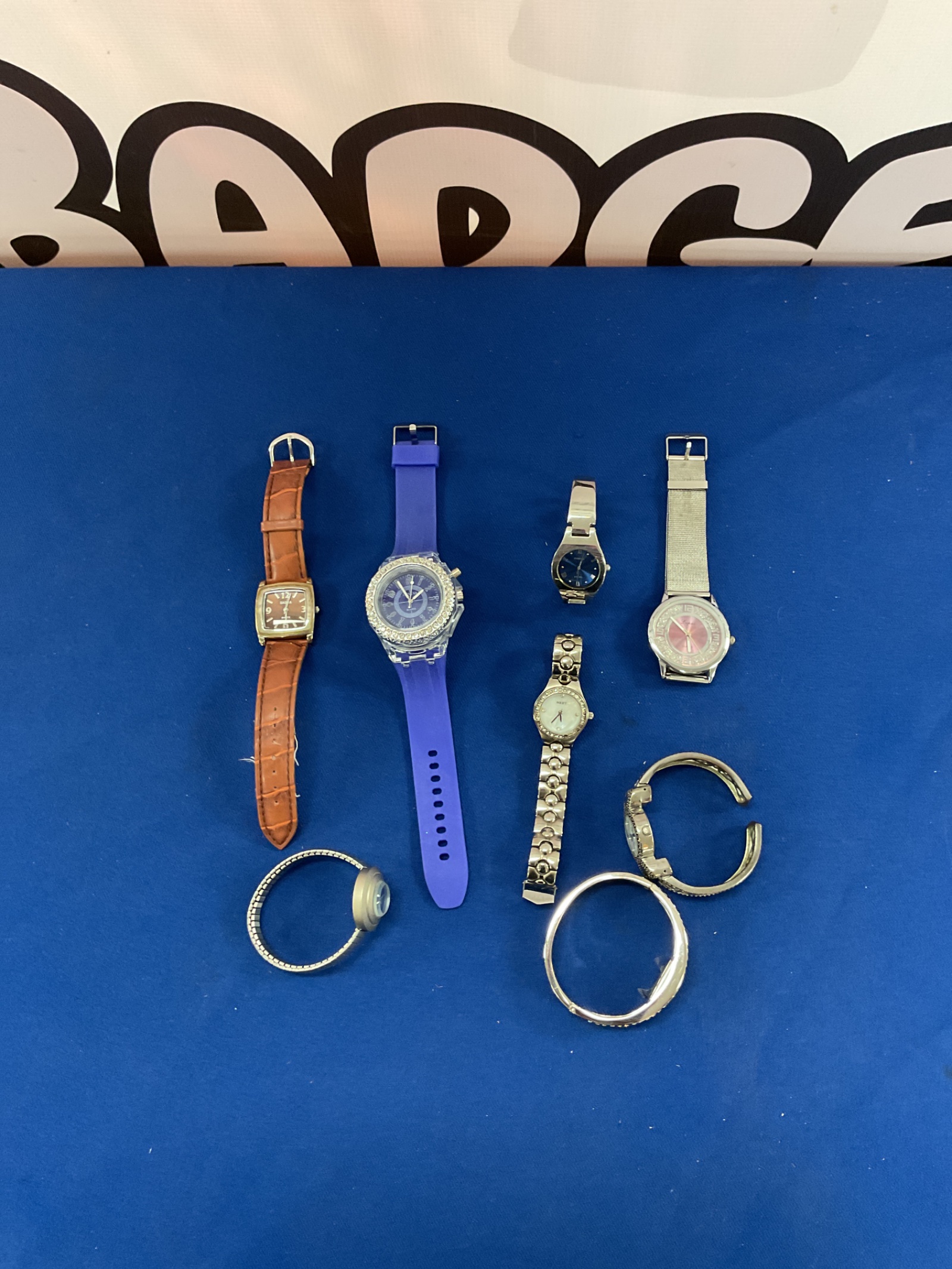 800 Tray of mixed wristwatches