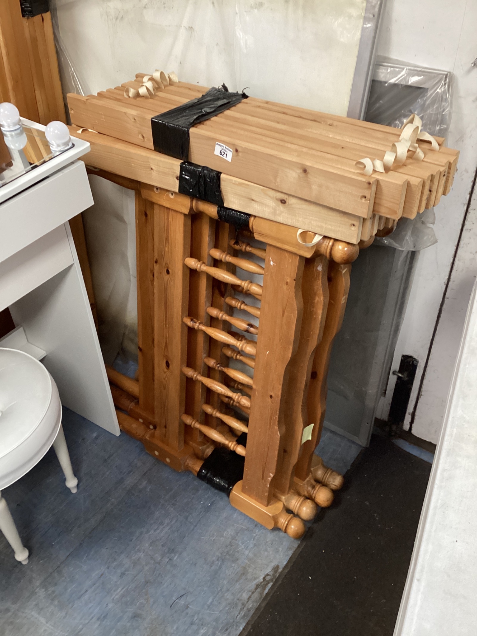 621 3ft and 2’6ft x2 pine beds