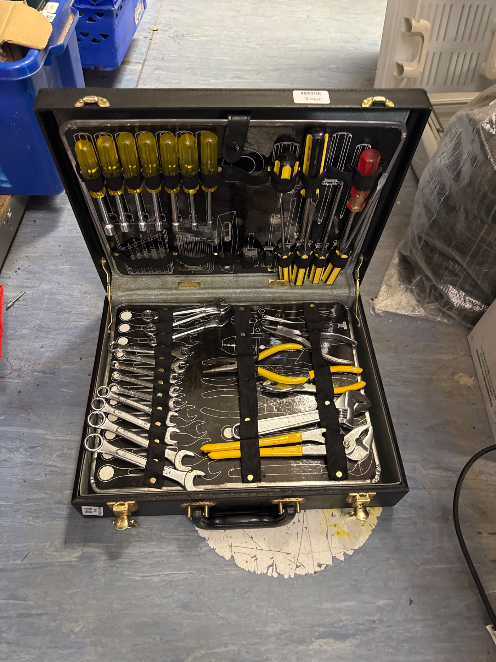 1141 Hand tools set in brief case – missing some items