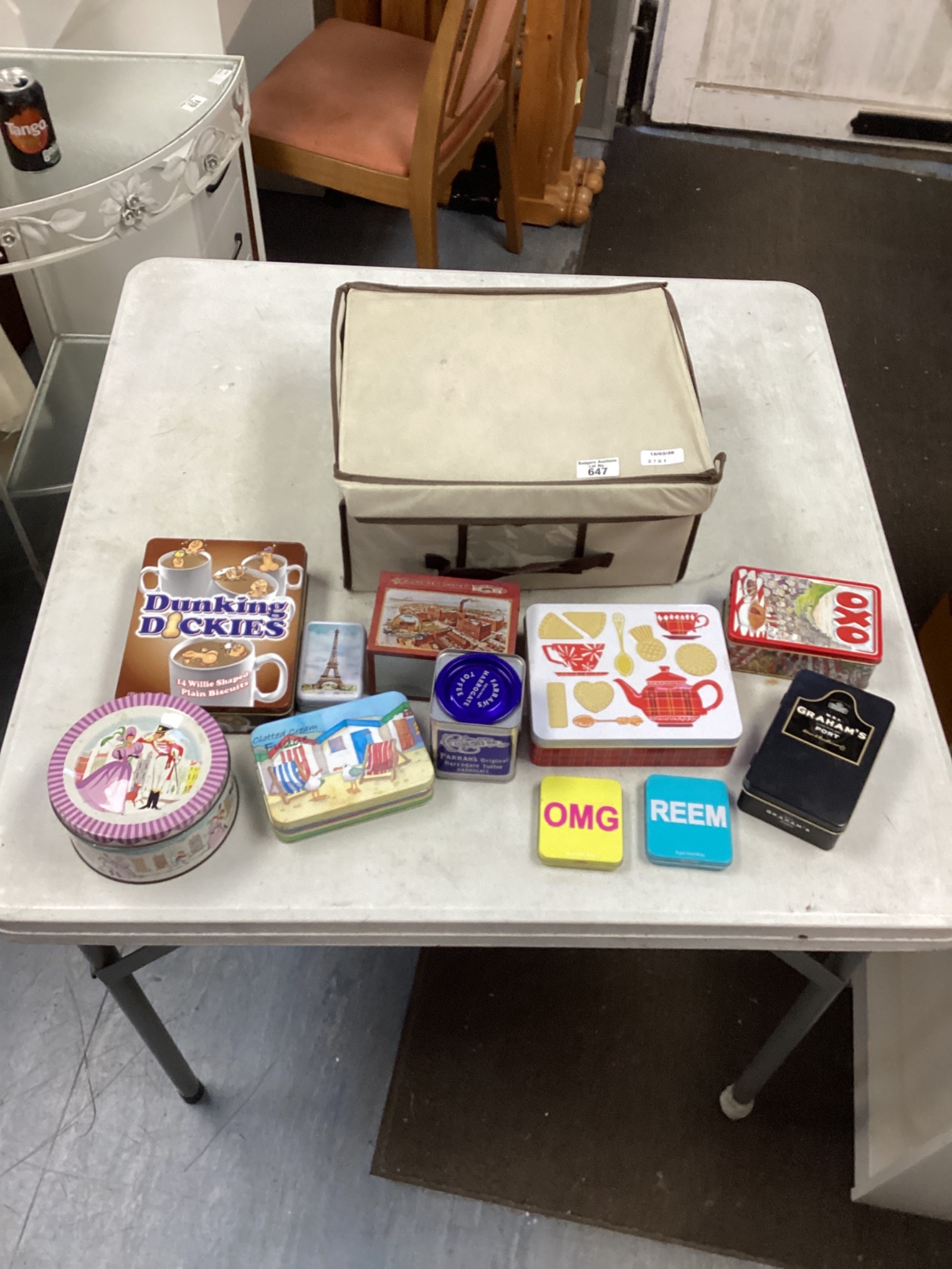 647 Fabric box with quantity of tins